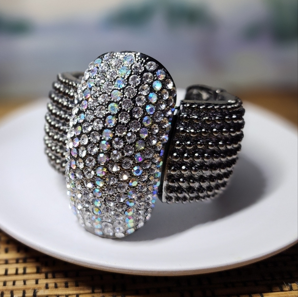 Vintage Bling Statement Open Cuff Stretch Bracelet